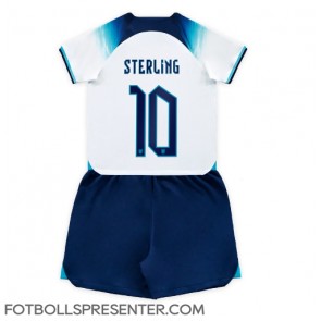 England Raheem Sterling #10 Hemmatröja Barn VM 2022 Kortärmad (+ korta byxor)